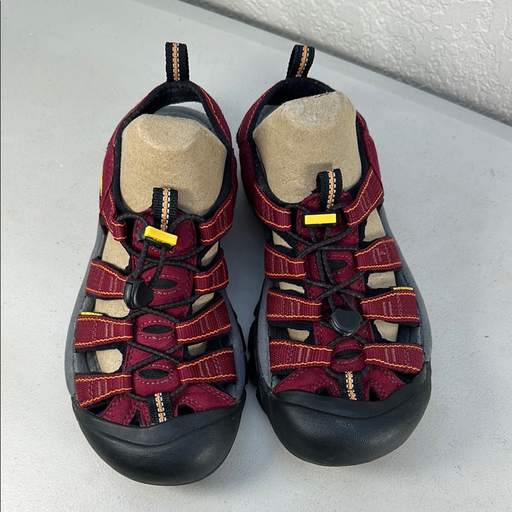 Keen Women's Red and Black Outdoor Sandals EUC
